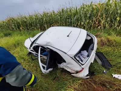 Carro saiu da pista na BR-376