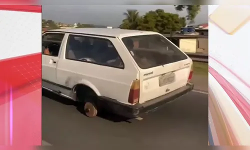 Parati é flagrada trafegando sem pneu na BR-101 e vídeo viraliza; veja