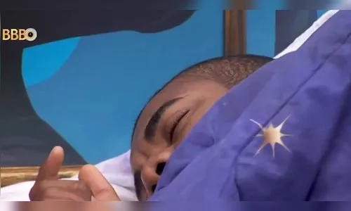 Davi recebe atendimento médico e brothers suspeitam de dengue