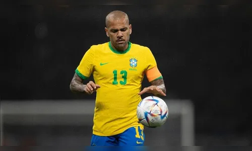 Daniel Alves é condenado a 4 anos e meio de prisão por estupro