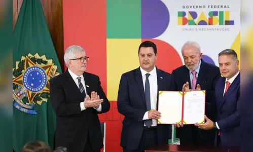 PR assina contratos de concessão dos primeiros lotes do novo pedágio