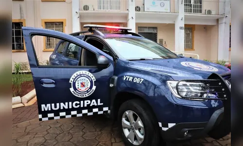 Guarda Municipal flagra mulher vendendo drogas na rua em Arapongas