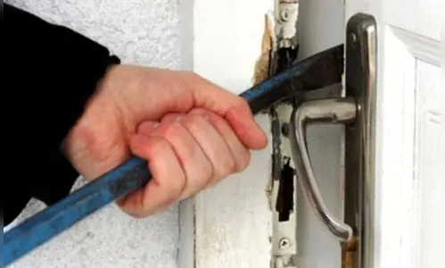 Dois comércios de Arapongas são furtados na madrugada; PM foi chamada