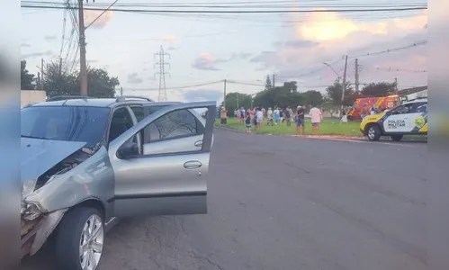 Criança é ejetada de carro e pode perder o pé após acidente no Paraná