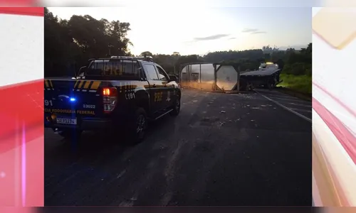 Tombamento de caminhão interdita BR-376 no Paraná