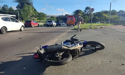 Motociclista morre ao ter cabeça esmagada por carreta no Paraná