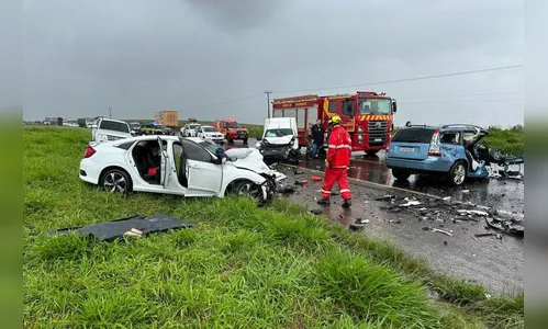Acidente na BR-277 deixa uma pessoa morta e cinco gravemente feridas