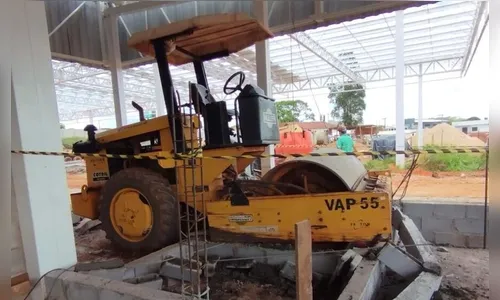 Trabalhador morre esmagado por rolo compressor em obra