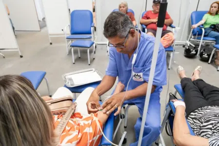 O atendimento regular na Central de Atendimento à Dengue é de segunda-feira a sexta-feira, fechando aos sábados e domingos