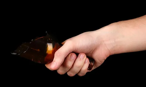 Homem é roubado por dupla e ameaçado com garrafa quebrada em Apucarana