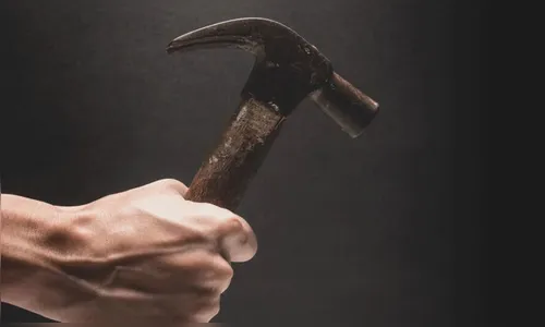 Proprietário de imóvel ameaça inquilino com martelo em Ivaiporã