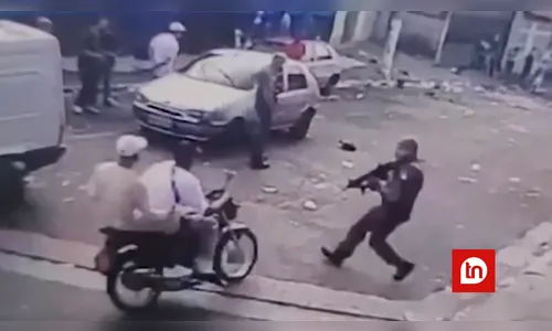 Homem de moto morre após ser atingido por ponta de fuzil de policial