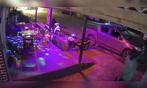 Vídeo mostra momento em que suspeito mata clientes de bar; veja