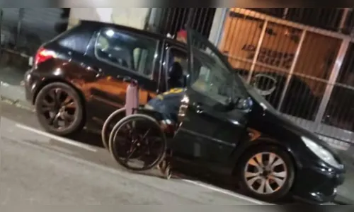 Homem sem as duas pernas é flagrado dirigindo com cabo de vassoura