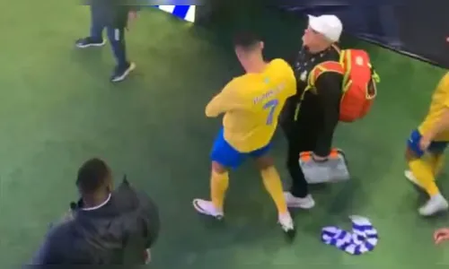 Após derrota, Cristiano Ronaldo esfrega bandeira nas partes íntimas