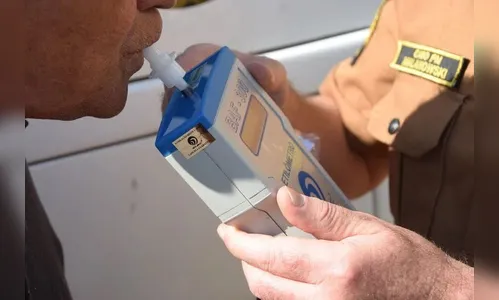 Homem é flagrado dirigindo embriagado na Rua Bandeirantes em Ivaiporã