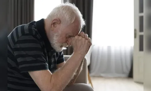 Idoso com impotência enfia baterias no pênis e perde parte do órgão