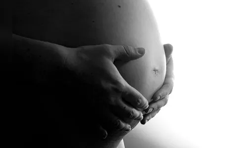 Mulher de Curitiba é suspeita de vender filho ainda no ventre