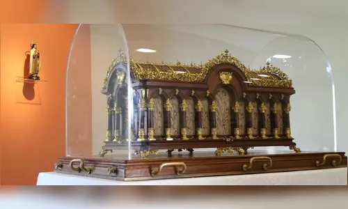 Relíquias de Santa Teresinha chegam a Londrina em avião da FAB