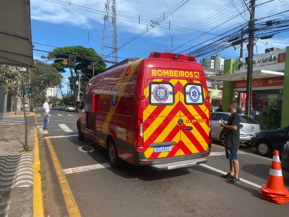 A idosa foi atropelada na Rua Doutor Nagib Daher.