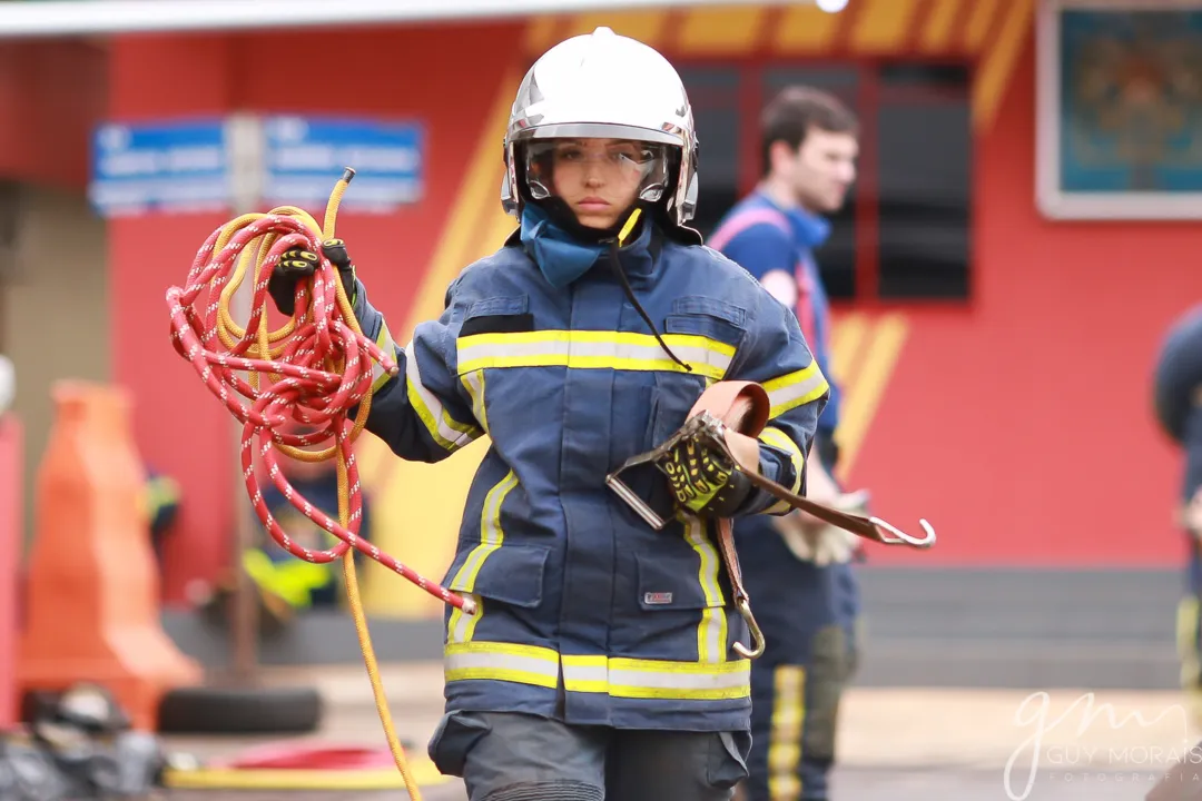 A parte operacional do Corpo de Bombeiros também conta com a força feminina.