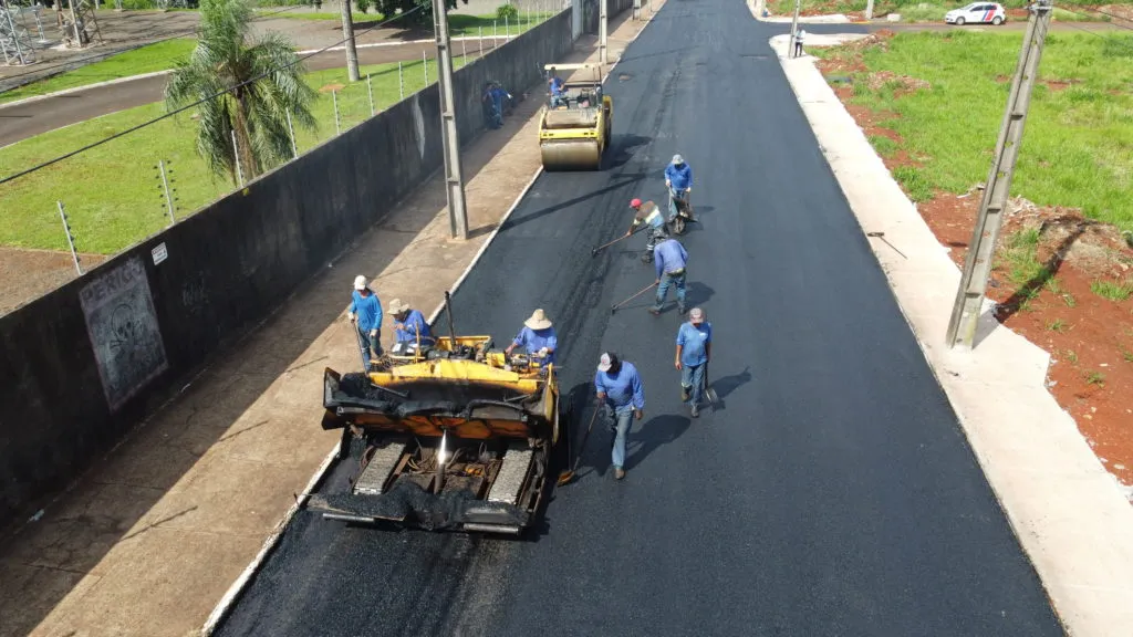 A via é uma das mais importantes na interligação dos bairros Ponta Grossa e Diamantina