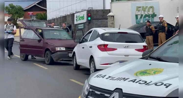 Bandidos estavam em um Fiat Uno e colidiram frontalmente contra o carro das vítimas