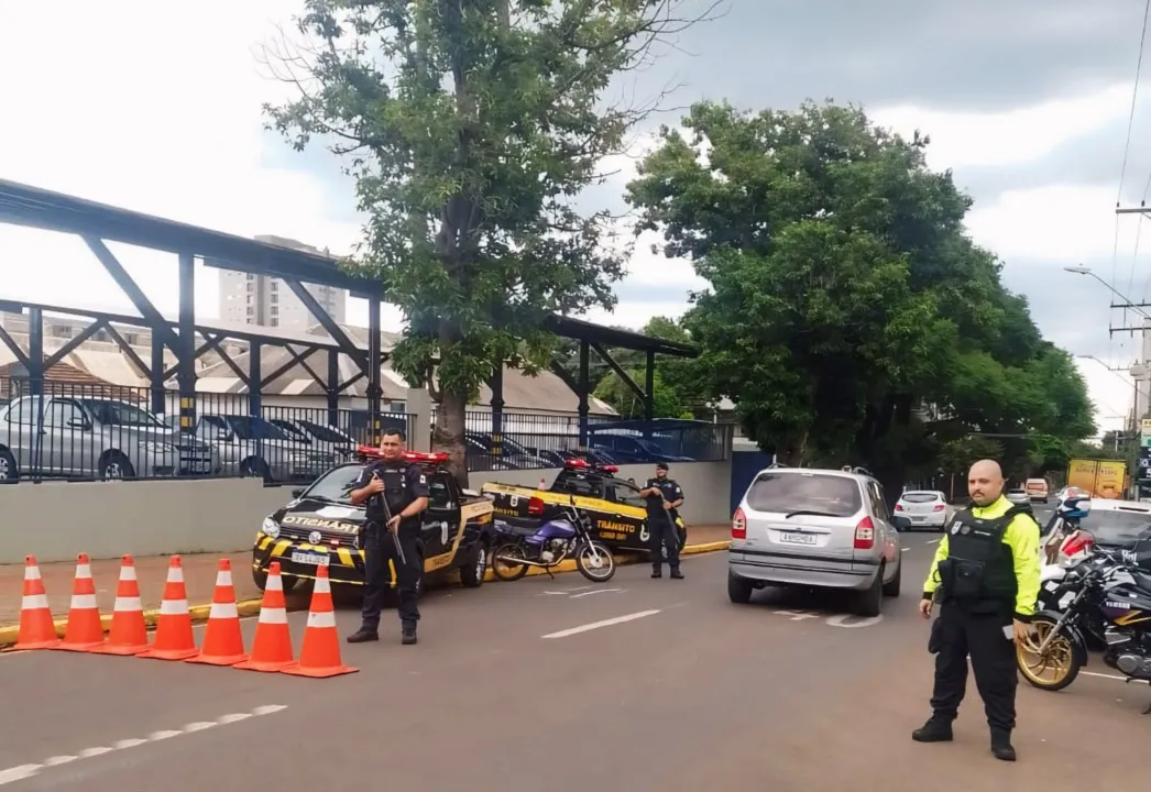 Blitz foi realizada na Rua Doutor Munhoz da Rocha