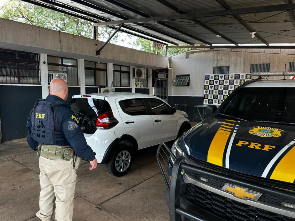 Carro foi furtado na cidade de São Paulo no dia 08 de fevereiro, segundo PRF