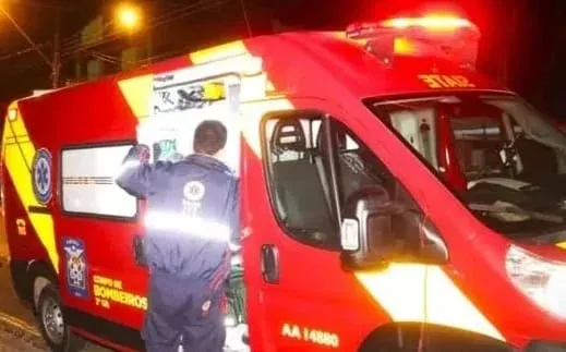 Corpo de Bombeiros prestou atendimento à vítima no local.