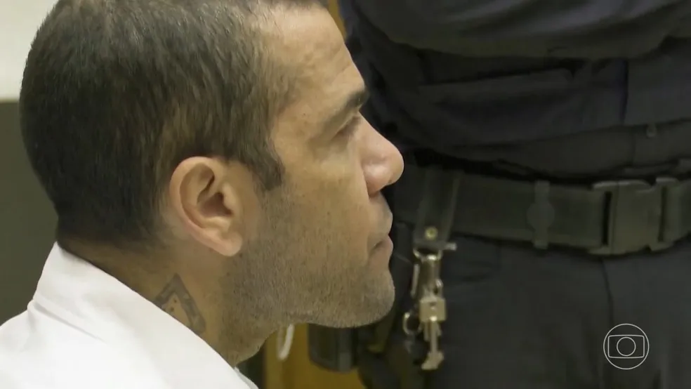 Daniel Alves  foi condenado a quatro anos e meio de prisão em fevereiro