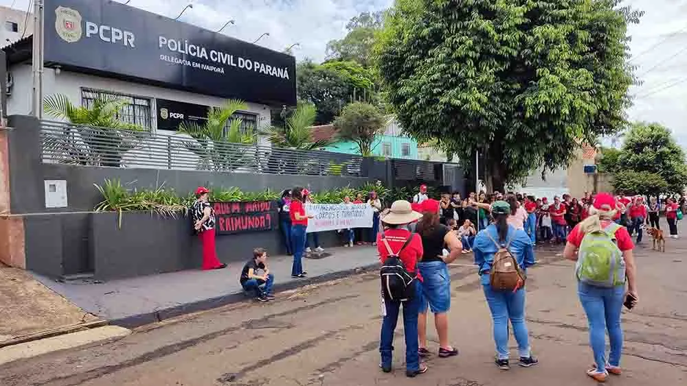 Manifestação em frente a 54ª DRP