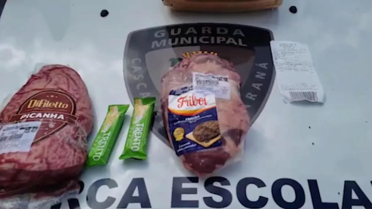 Mulher furtou duas peças de picanha e chocolates