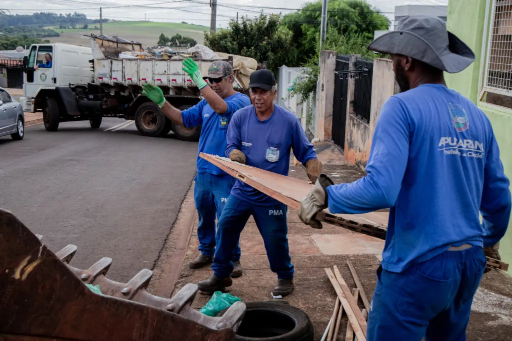 Mutirão foi realizado em bairros da cidade nesta quarta-feira