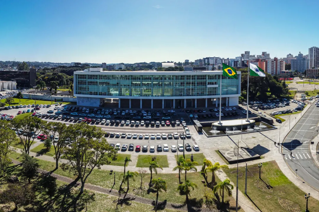 Os órgãos públicos estaduais terão escala especial