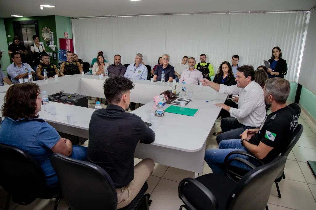 Reunião foi realizada nesta sexta-feira (8)