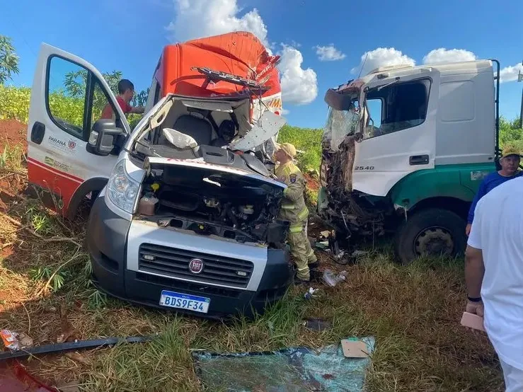 Samu e carreta se envolveram em acidente na PR-170