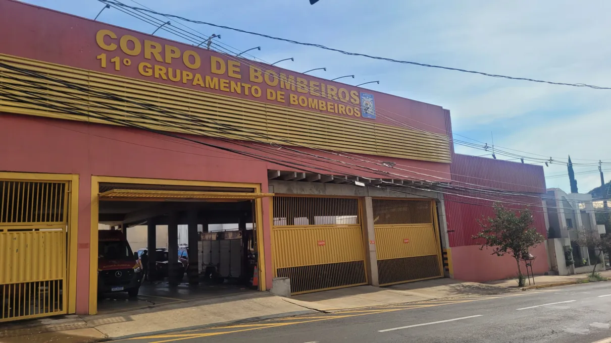 Bombeiros combateram as chamas