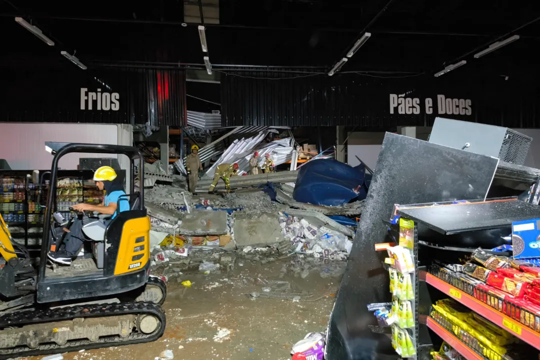 Supermercado desabou no dia de sua inauguração