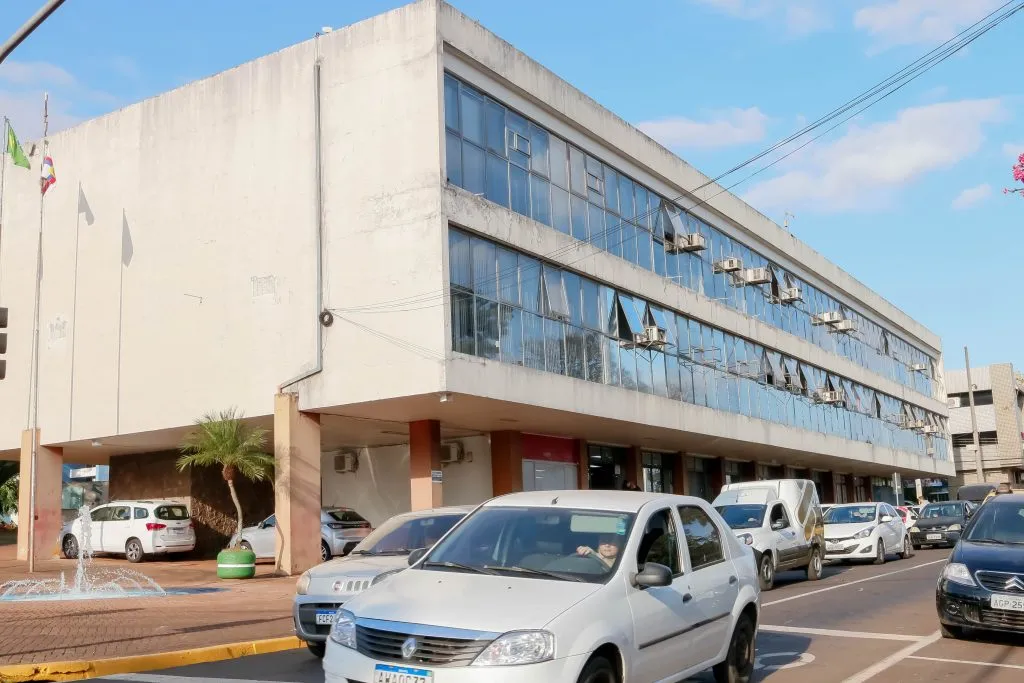 Uma máquina que chega dividida para as eleições municipais