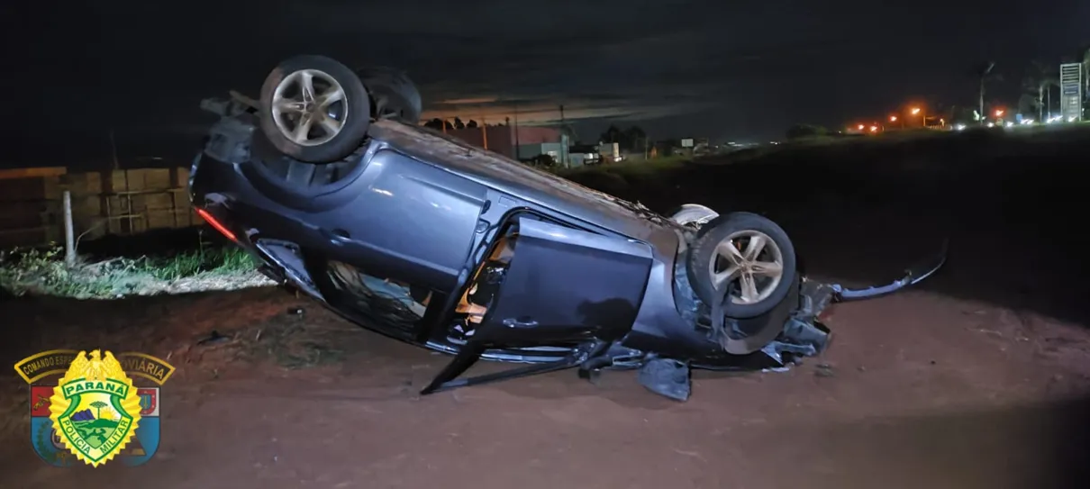 Veículo capotou e a passageira morreu na hora.