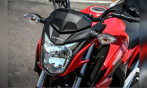 De moto, jovem de 16 anos cai e é abordado pela PM de Apucarana