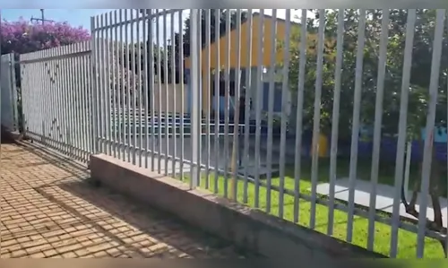 Homem seminu e com tornozeleira eletrônica tenta invadir CMEI no PR