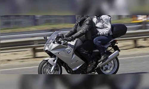 Adolescente pula de moto em movimento ao avistar PM em Apucarana
