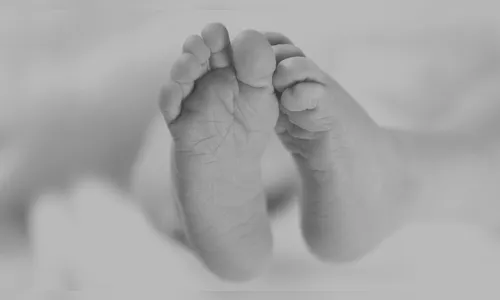 Mãe é presa suspeita de enterrar o filho recém-nascido vivo