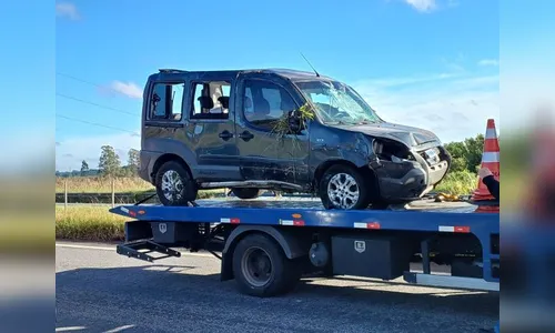 Motorista é ejetado de carro e resgatado em estado grave na BR-277
