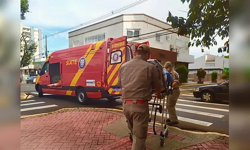 Mulher é atropelada ao atravessar na faixa de pedestres em Apucarana