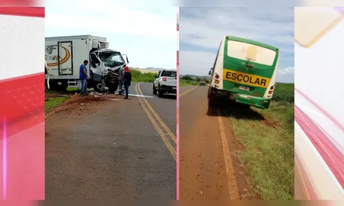 Acidente envolve ônibus escolar de Marilândia do Sul e caminhão