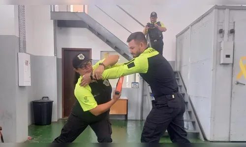 Agentes de trânsito são treinados para o uso de 'tasers' em Apucarana