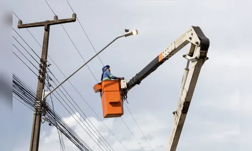 Apucarana instala luminárias LED na rua Denhei Kanashiro